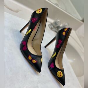 Betsy Johnson Papii Emoji pump NWOT, New never worn, Size 9M with 4 inch heels